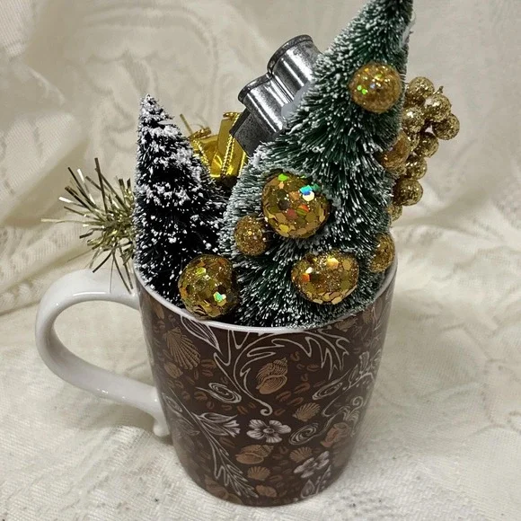 Vintage Starbucks Mermaid Mug With Christmas Tree Assemblage Display Gift - Picture 4 of 10
